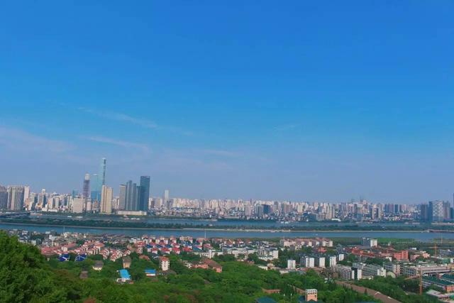 在缆车上拍摄的长沙远景图