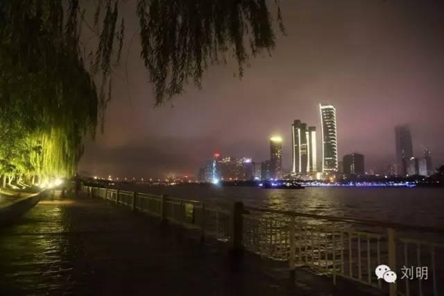 夜晚湘江橘子洲