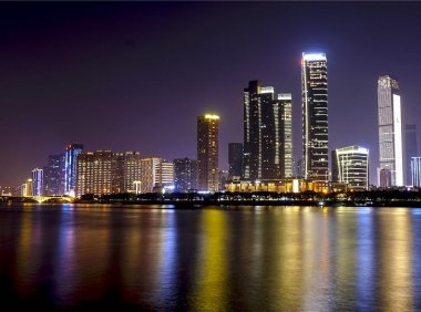 湖南长沙橘子洲头夜景：灯火辉煌、景色迷人