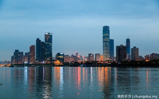 来长沙的游客都会到橘子洲看毛主席的雕像，现在长沙太漂亮了
