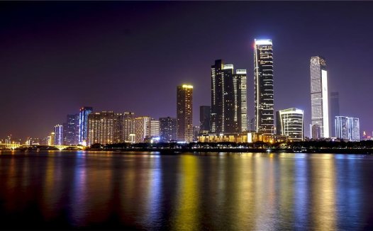湖南长沙橘子洲头夜景：灯火辉煌、景色迷人